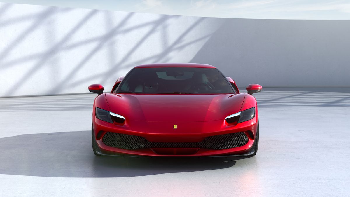 Chtěl ochránit ferrari před zimou. Úředníci neměli pro vůz na balkoně pochopení